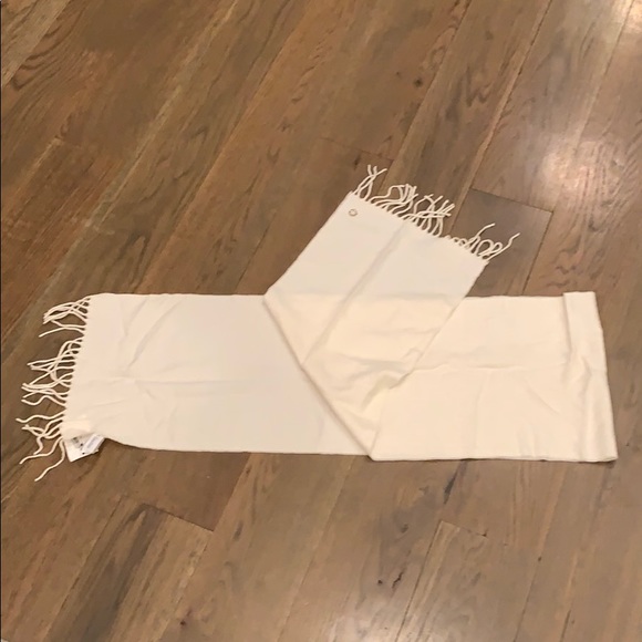 Calvin Klein scarf - Picture 5 of 5